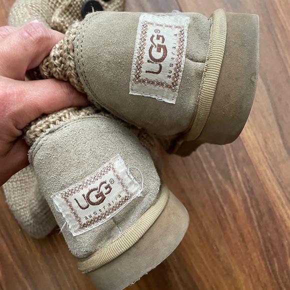 Ugg’s Classic Cardy - Picture 3 of 9